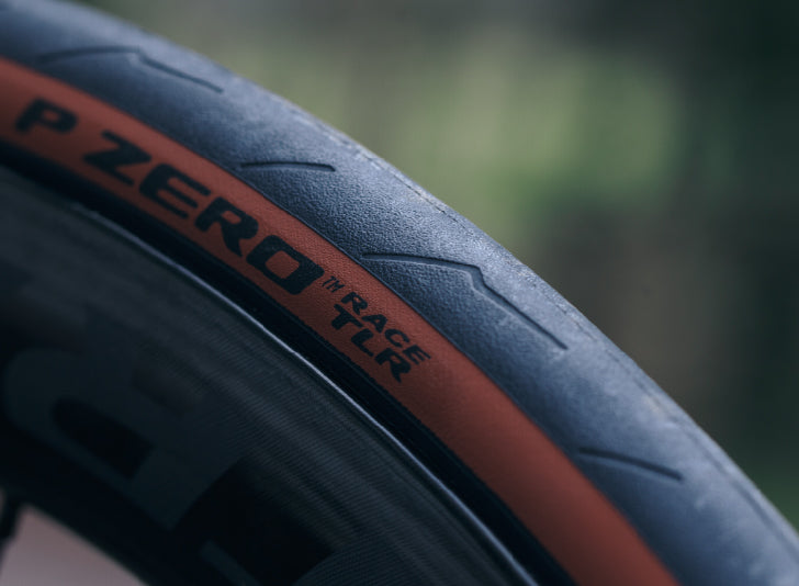 Pneu de vélo de route Pirelli P Zero flancs tan