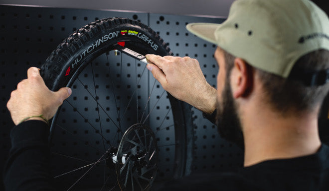 Comment monter un pneu Tubeless si le pneu est trop raide