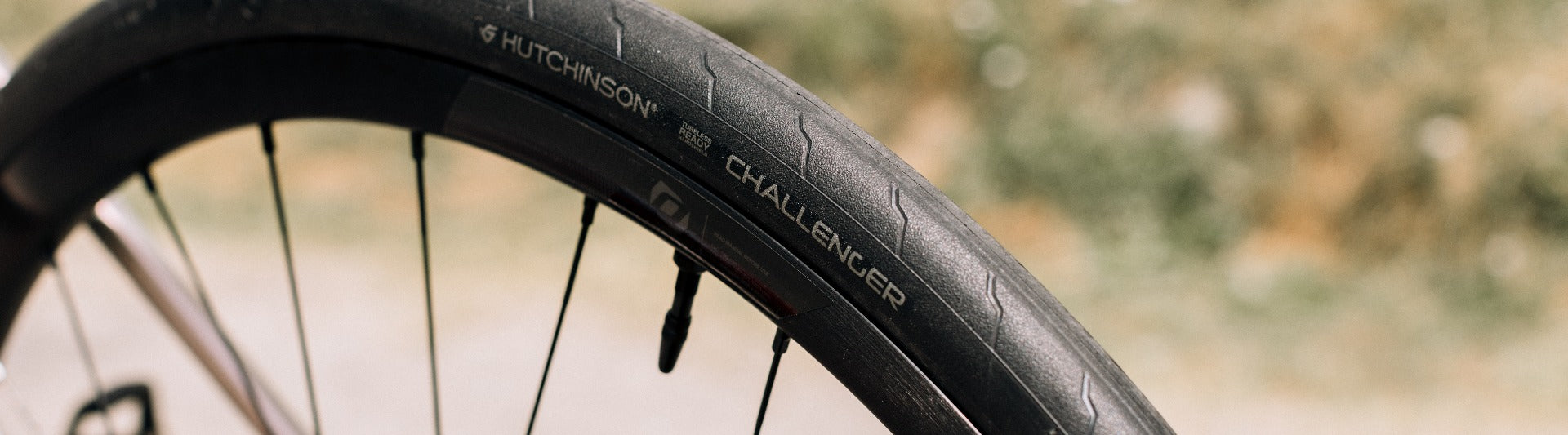 Focus sur la bande de roulement du pneu de vélo de route Hutchinson Challenger