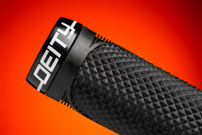 Puños Deity MEGATTACK