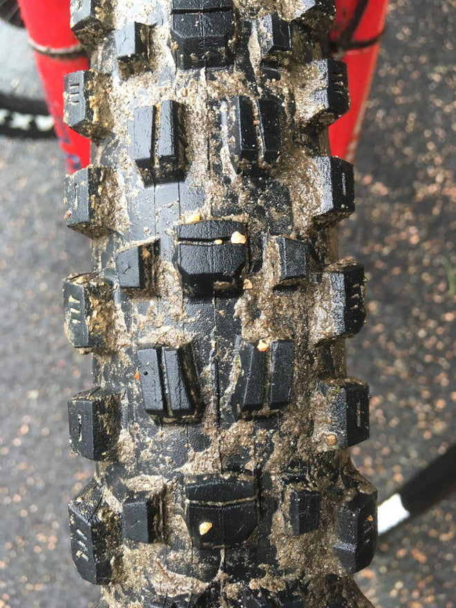 Pneu_Maxxis_Assegai_tread