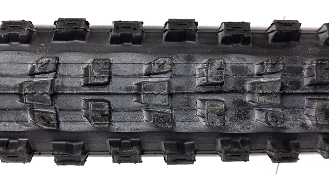 Pneu VTT Maxxis Dissector Wide Trail Tubeless Ready avec protection EXO et gomme 3C MaxxTerra, conçu pour le trail et l’enduro.