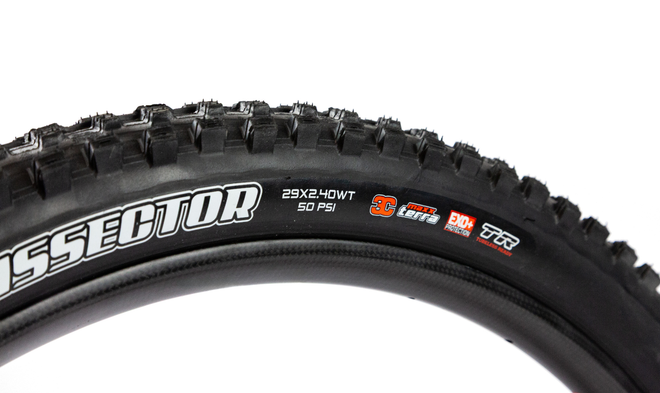 Pneu VTT Maxxis Dissector Wide Trail Tubeless Ready avec protection EXO et gomme 3C MaxxTerra, conçu pour le trail et l’enduro.